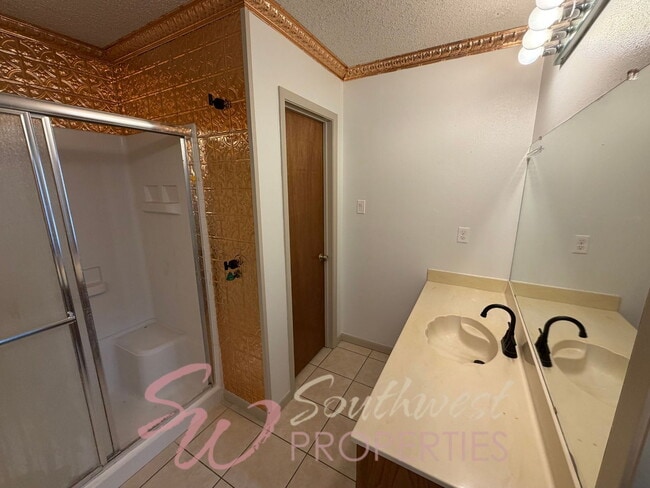 Building Photo - Spacious 3-Bedroom Home in an Established Neighborhood