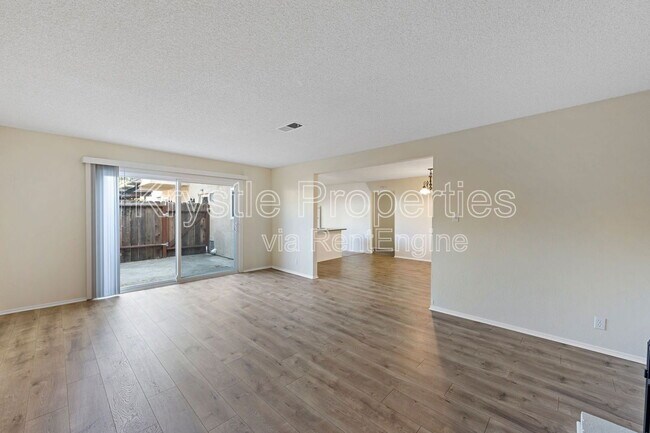 Building Photo - 130 Yorkshire Ct