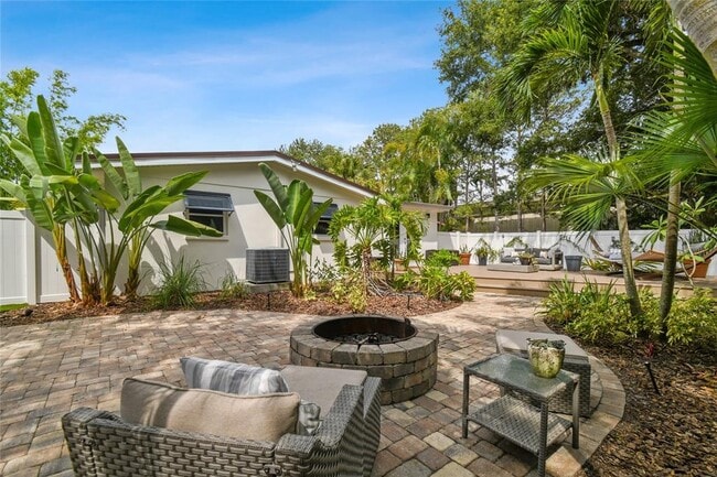 Building Photo - 3304 W El Prado Blvd