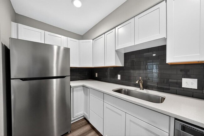 Building Photo - 935 La Posada Dr
