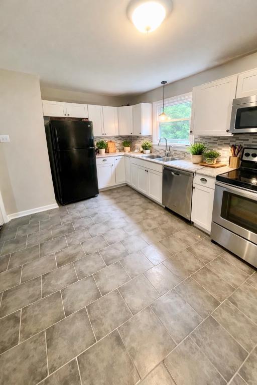 Building Photo - 943 Kingsway Rd