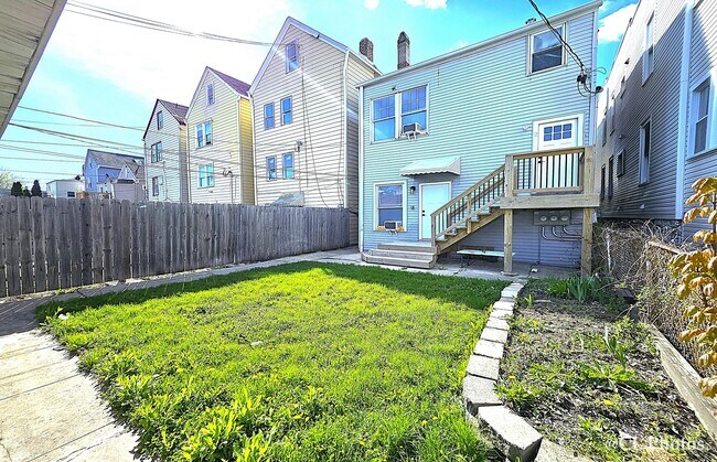 Building Photo - 2924 W 38th Pl