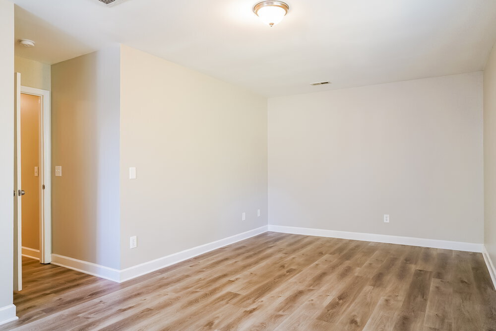 Building Photo - 983 St Catherines Dr