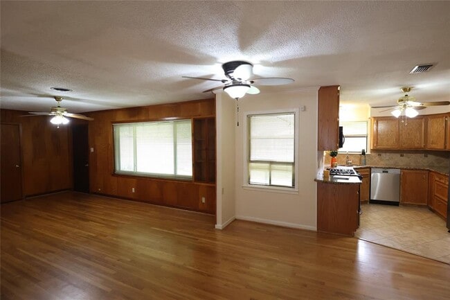 Building Photo - 4018 Nenana Dr