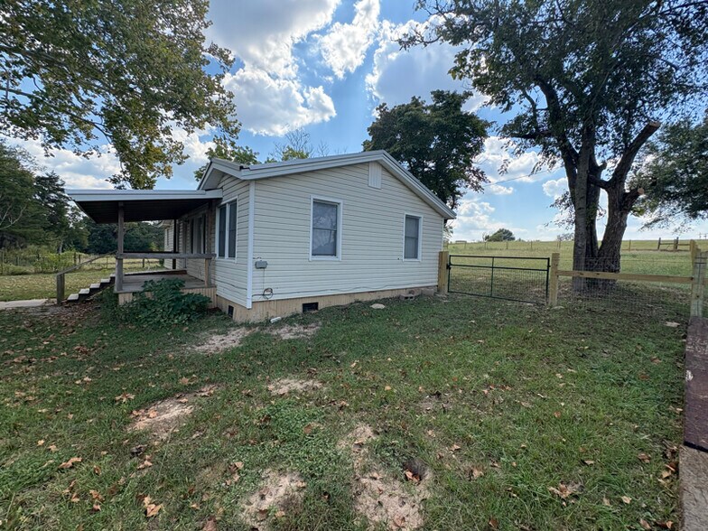 Building Photo - 202 Jenkins Rd