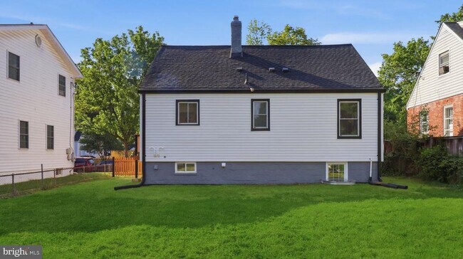 Building Photo - 5633 Jamestown Rd