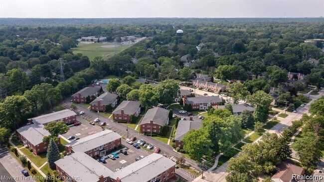 Building Photo - 487 N Eton St