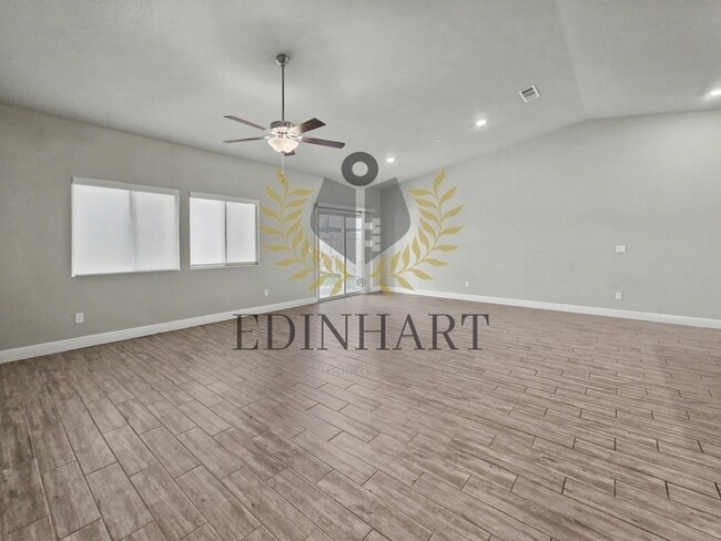 Building Photo - 1132 S Simon St