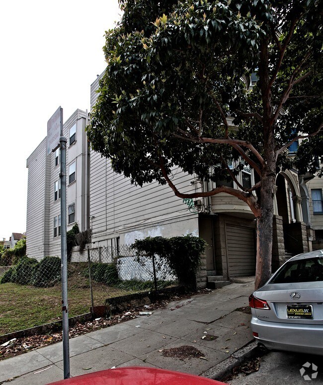 Building Photo - 843-847 1/2 Fell St.