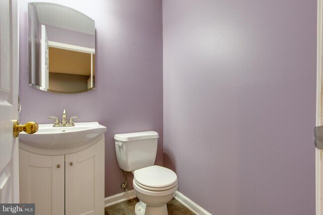 Building Photo - 6213 Stratford Ct