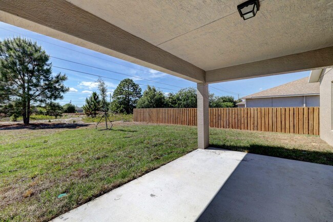 Building Photo - 1294 SW Patricia Ave