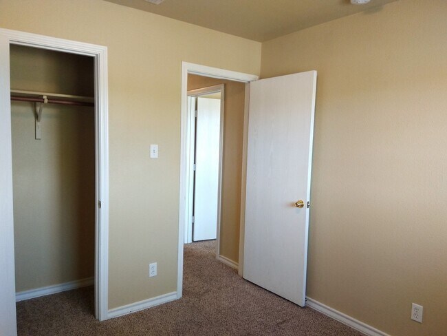 Building Photo - COMING SOON! 3 Bedroom/ 2.5 Bath Townhome