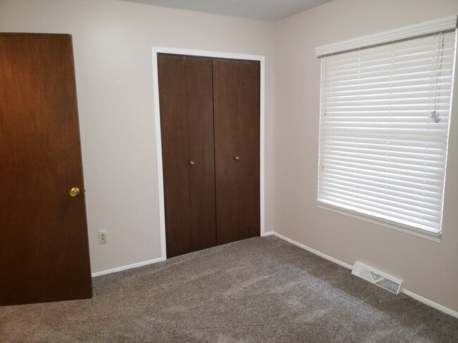 Building Photo - 24694 Creekside Dr