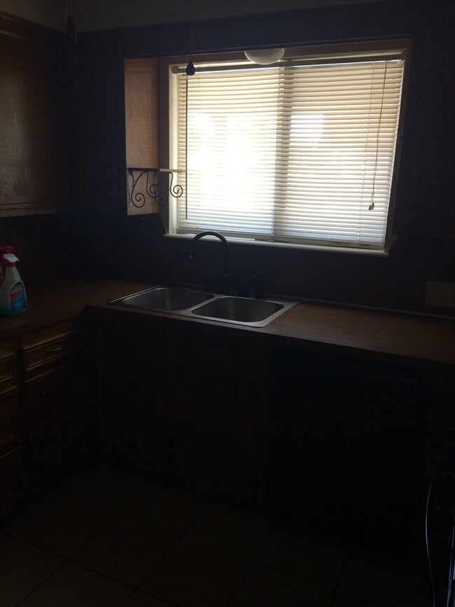 Building Photo - READY TO RENT! 3/2/2