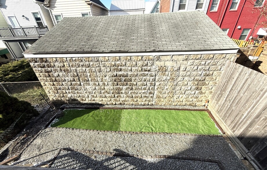 Building Photo - 316 Ella St