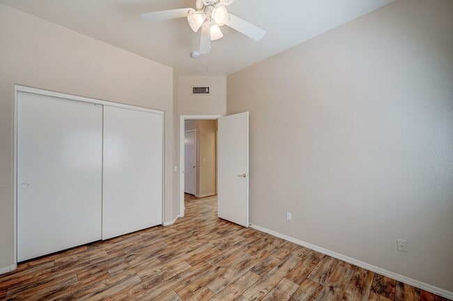 Building Photo - AVAILABLE NOW!!!!!