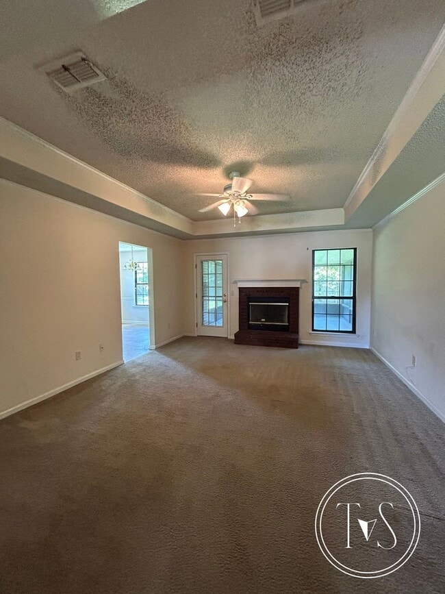 Building Photo - MOVE IN SPECIAL: $500 OFF 1ST MONTH'S RENT!**
