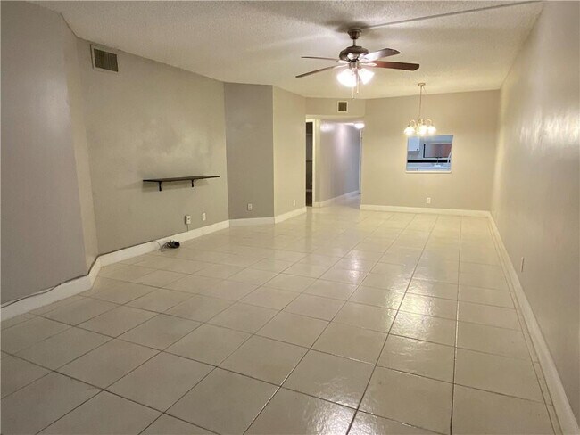 Building Photo - 2967 Riverside Dr