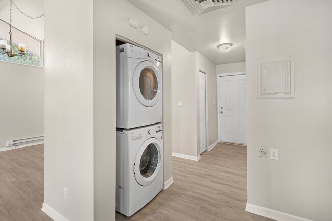 Building Photo - 2BD Condo in Pueblo West!