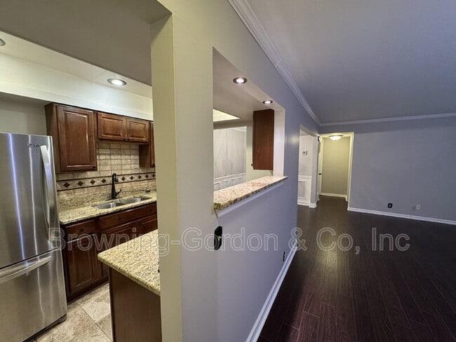 Building Photo - 5025 Hillsboro Pike