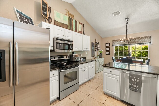 Building Photo - 28337 Bay Branch Dr