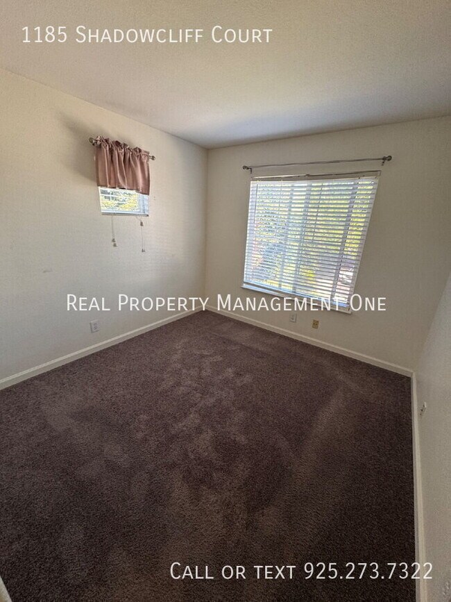 Building Photo - 1185 Shadowcliff Ct