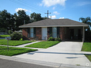 Building Photo - 6054 Fleur De Lis Dr