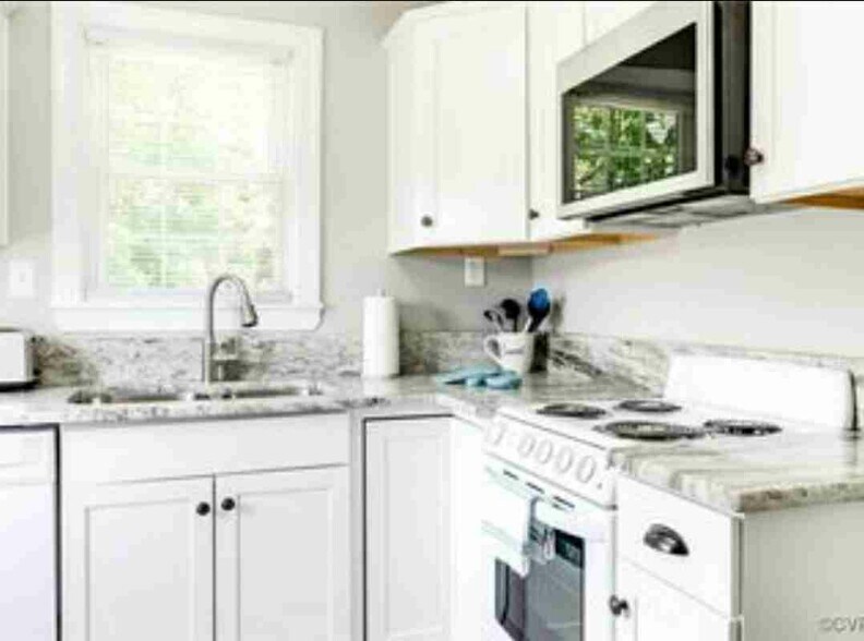 Building Photo - 1824 Carlisle Ave