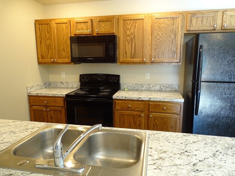 Building Photo - 228 Lakeside Xing