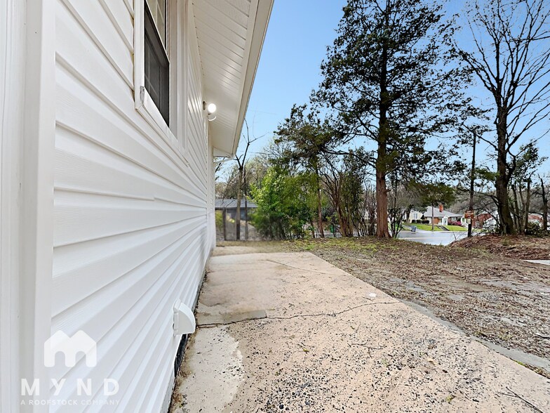 Building Photo - 1832 Wilmore Dr