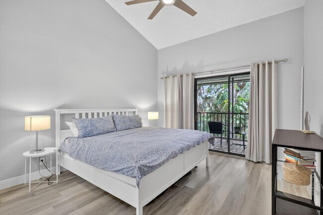 Building Photo - 5230 SE Seascape Way