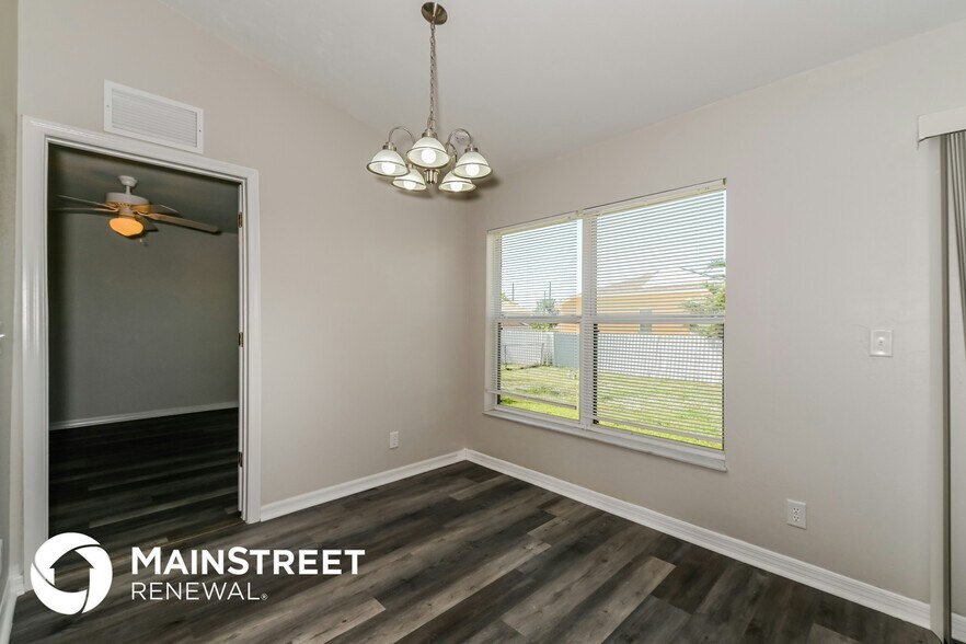 Building Photo - 2428 NE 1st Ave