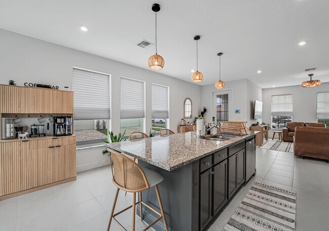 Building Photo - 930 SW Pr Ave