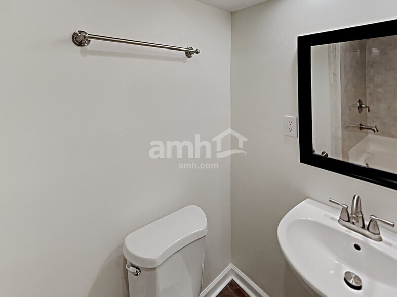 Building Photo - 514 W 150 S