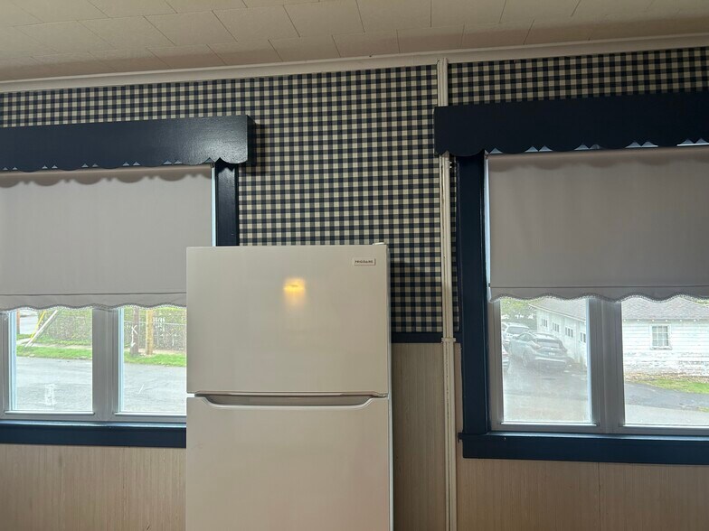 Building Photo - 2 Romeyn Ave