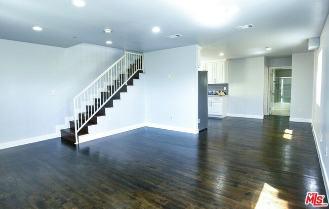 Building Photo - 2114 S Ridgeley Dr