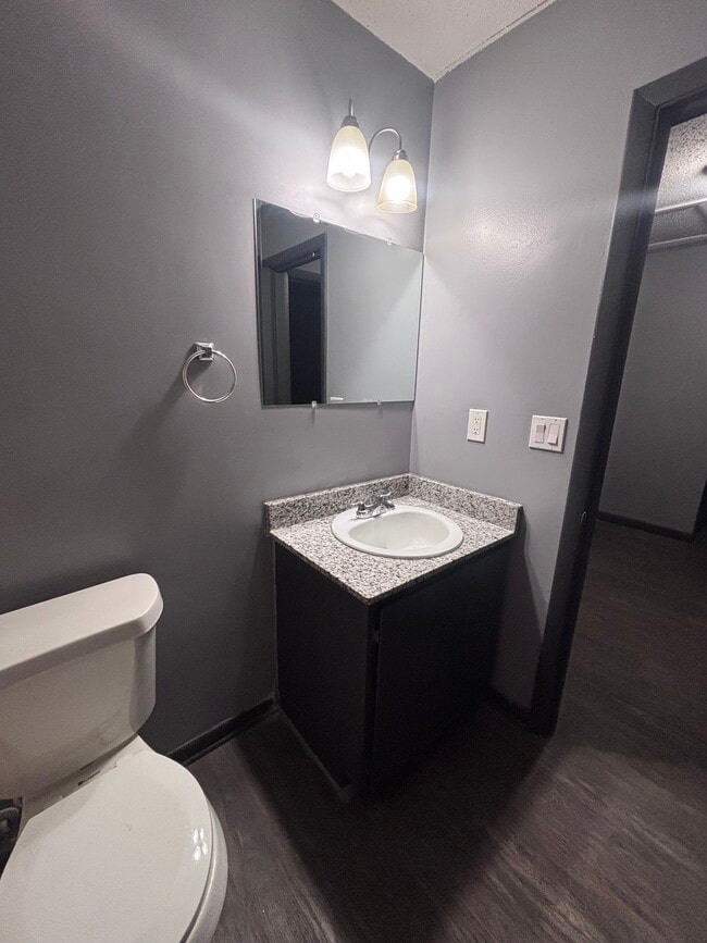 Building Photo - Crossplex Triplex