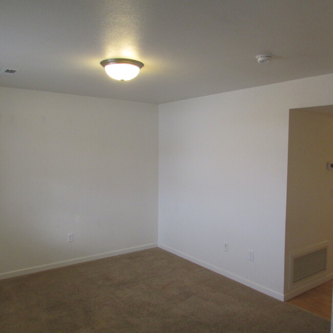 Living room, reverse view - 2244 Lamplighter Ln