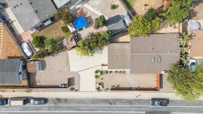 Building Photo - 865 E Hillcrest Dr