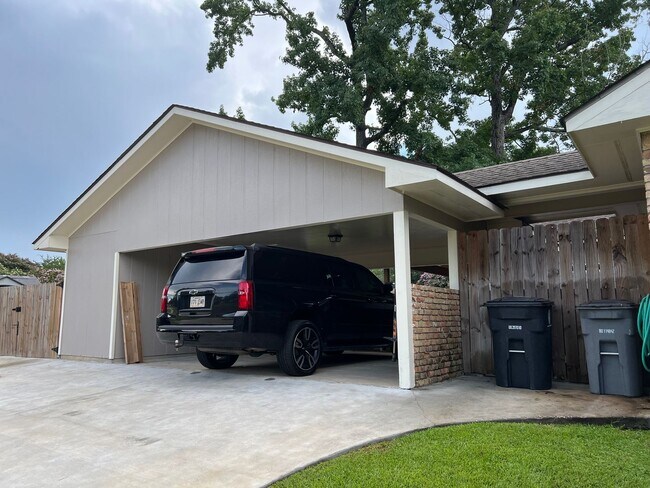 Building Photo - Woodlawn Estates