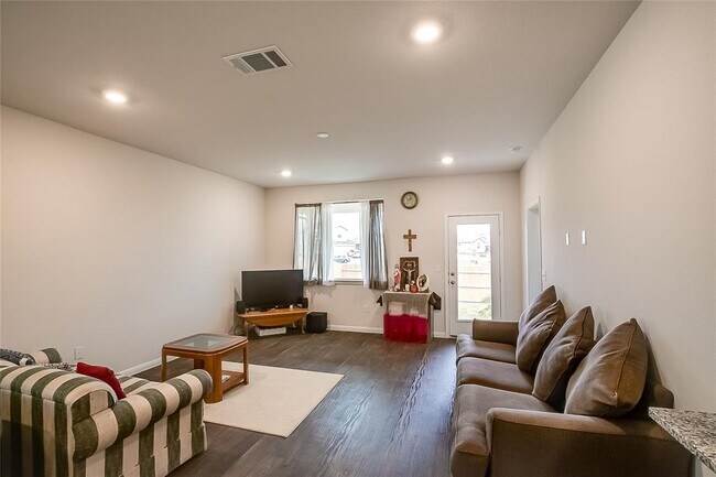 Building Photo - 908 Vogel Dr