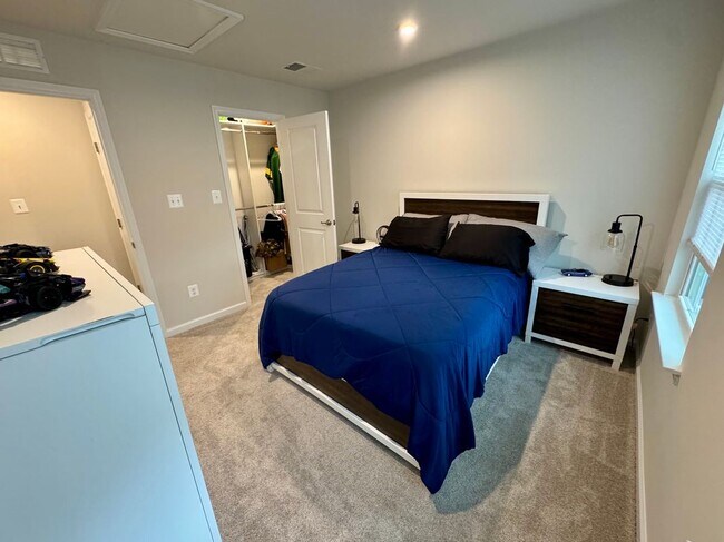 Building Photo - 203 Braeburn Dr