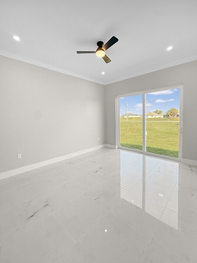 Building Photo - 303 NW 26th Ave