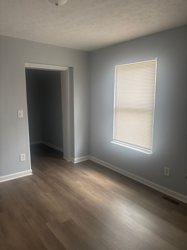 Building Photo - Spacious 3-bedroom Brick House