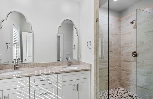 Building Photo - 16 Justin Ct