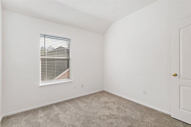 Building Photo - 3326 Lakeway Ln