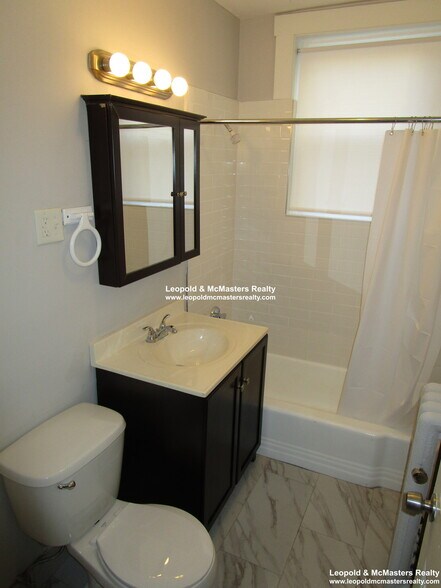 Building Photo - 136 Chiswick Rd