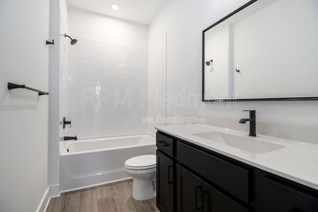 Building Photo - 205 Firefly Cir