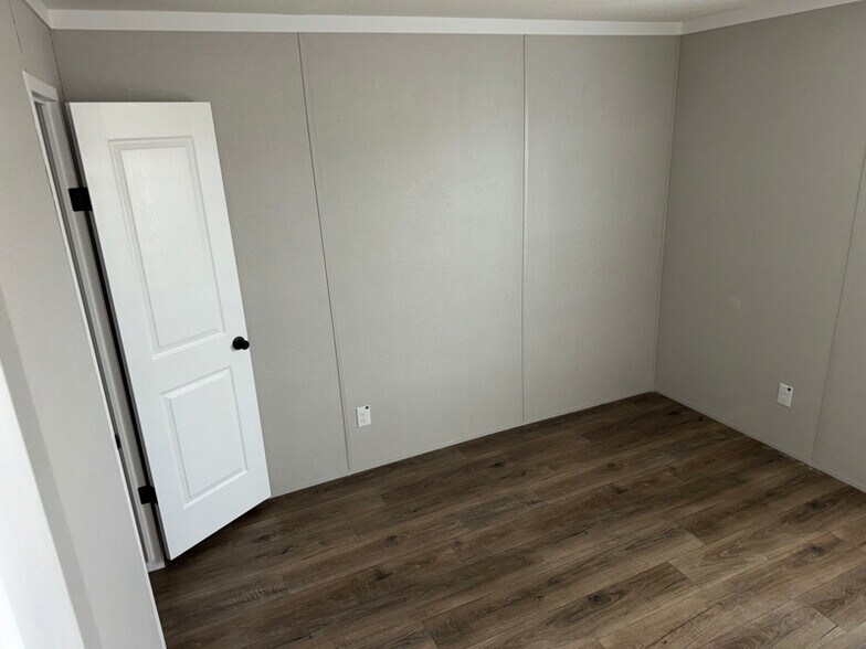 Building Photo - 300 Patriot Ln