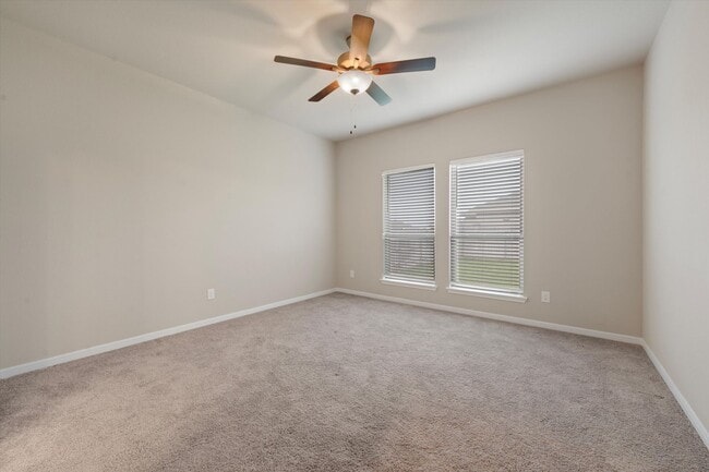 Building Photo - 7445 Gdn Gln Dr